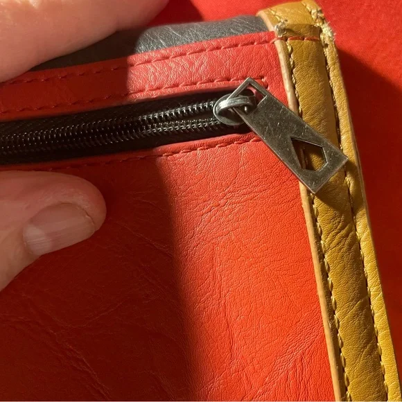 Ladies volcom Wallet - Picture 6 of 8